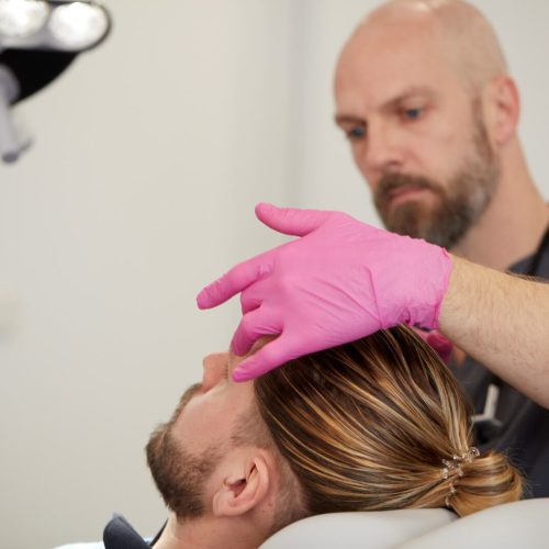 Augenringe effektiv entfernen: Unterspritzung vs. OP – Welche Methode ist besser?